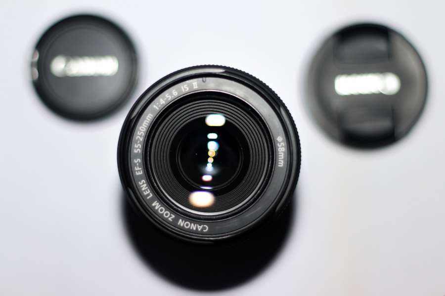 Selective focus of a 55-250mm zoom lens